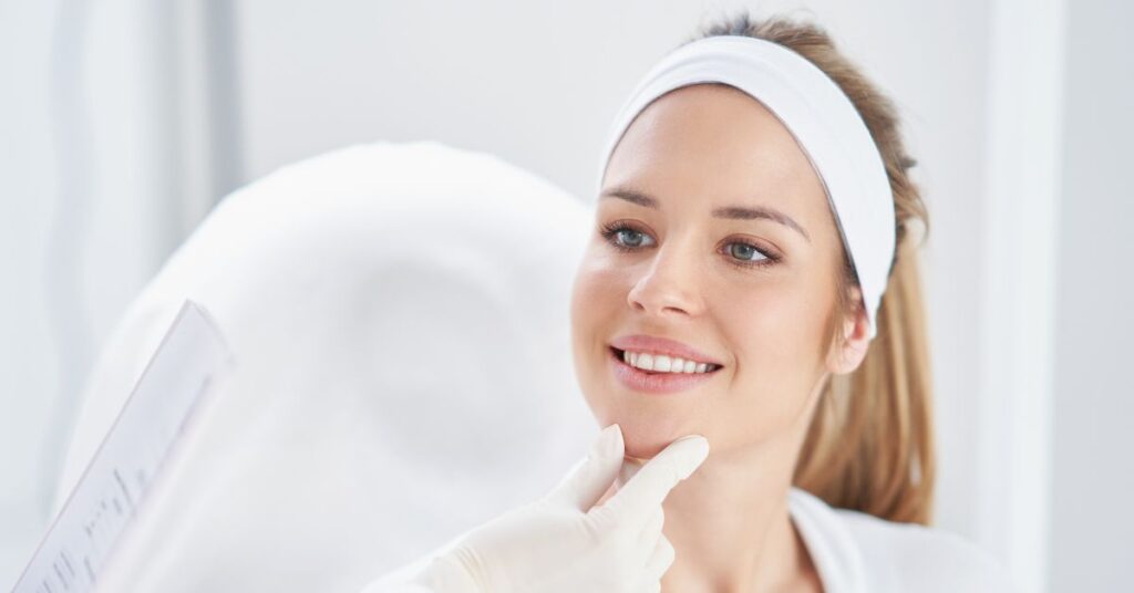 A tejsav segíthet egyszerre hidratálni és hámlasztani