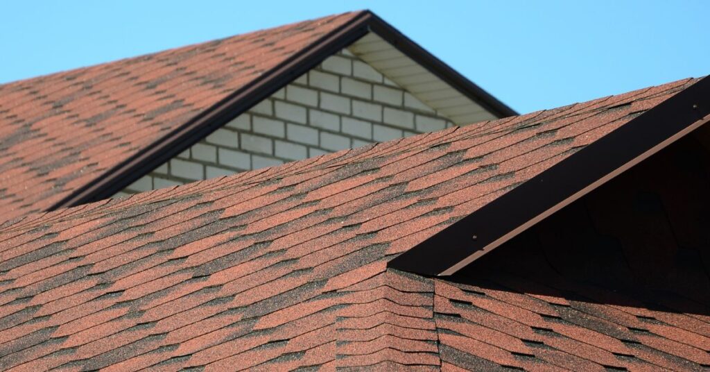 Letisztult, szorosan illeszkedő formájának köszönhetően, jól elbír az erős szél hatásainak. 