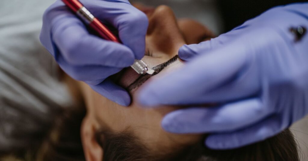 A sminktetoválás célja, hogy a legteljesebb természetességre és esztétikumra törekedve alapsminket adjon az arcnak. 