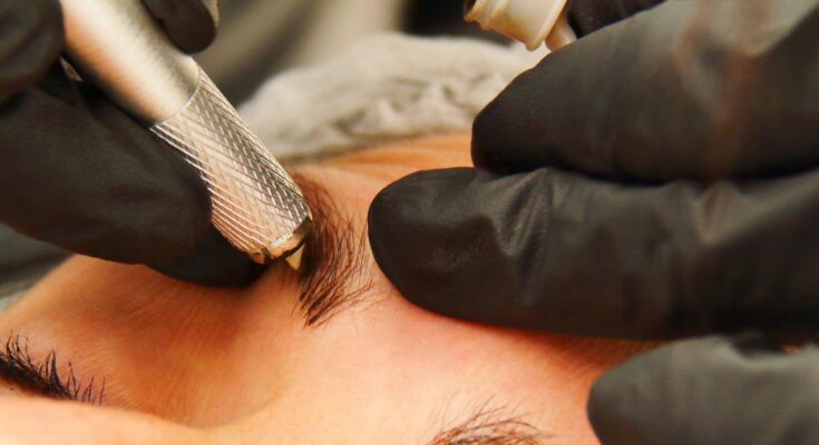 Sminktetoválás: hogyan érhetünk el tökéletesen meghatározott szemöldököt, ajkakat és szempillákat?