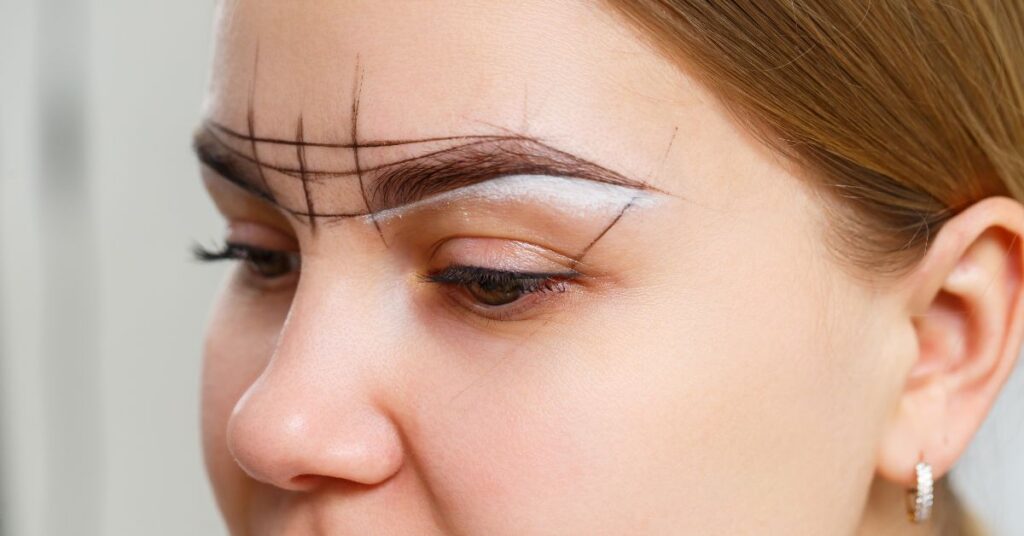 Szemöldöktetoválás