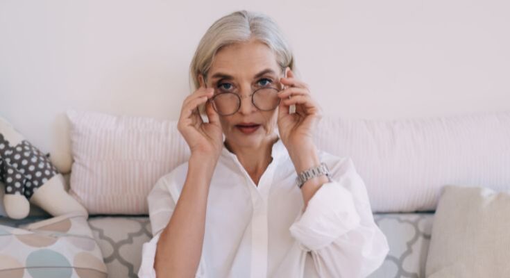 Sminktetoválás 50 felett: Az Önbecsülés javítása, vitalitás növelése